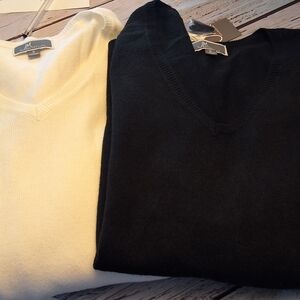 NWT JM Collection V-Neck Sweaters in Black and Cream Lightweight Sz Small